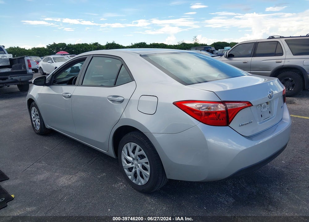 2018 TOYOTA COROLLA LE VIN: 5YFBURHE1JP846162