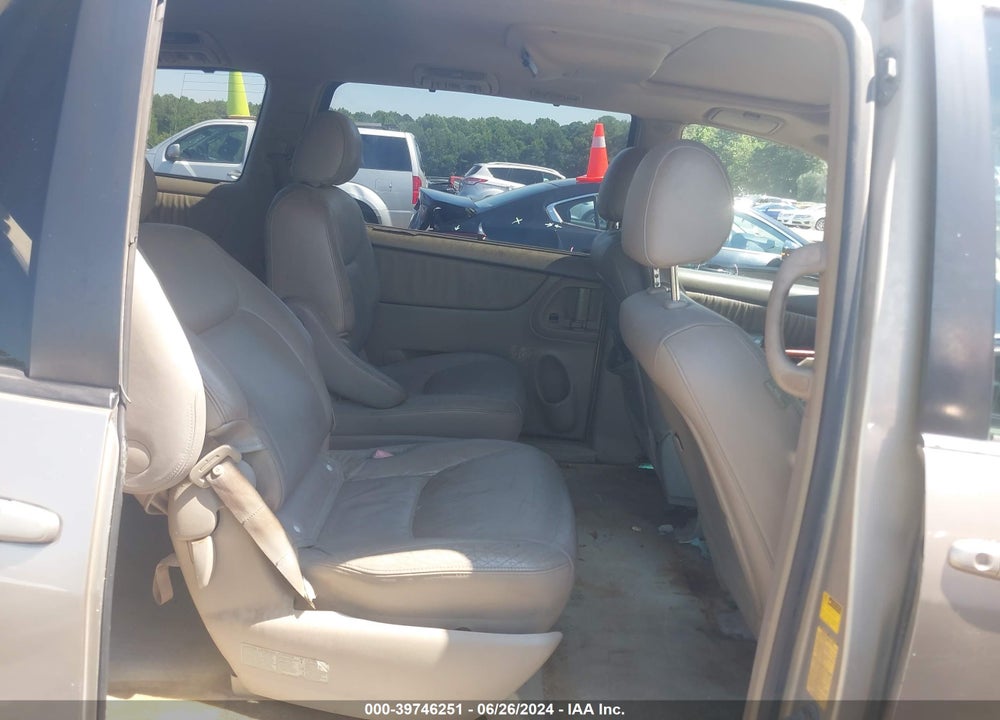 2005 TOYOTA SIENNA XLE VIN: 5TDZA22C05S226048