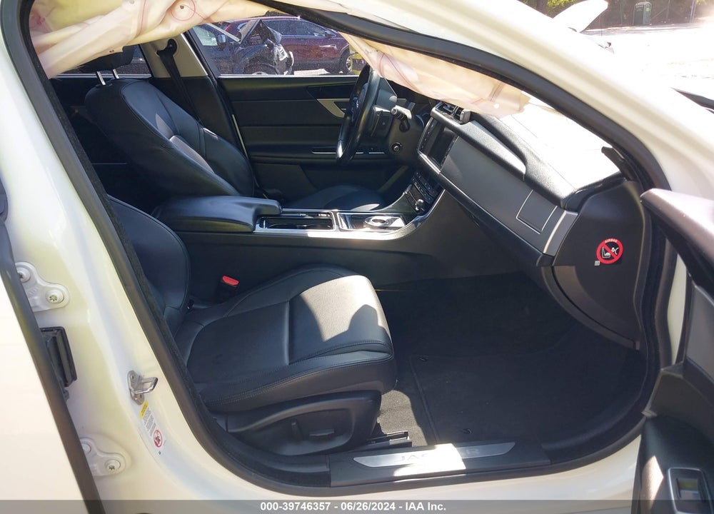 2016 JAGUAR XF 35T PREMIUM VIN: SAJBD4BV3GCY06583