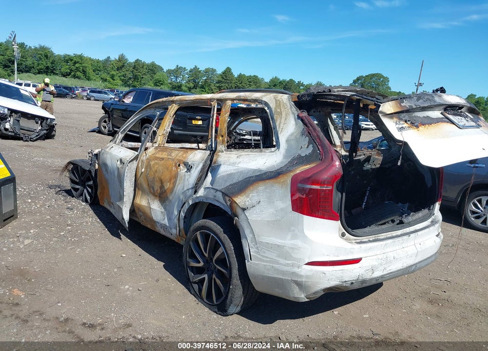 2022 VOLVO XC90 T6 MOMENTUM 7 PASSENGER VIN: YV4A22PK8N1818642