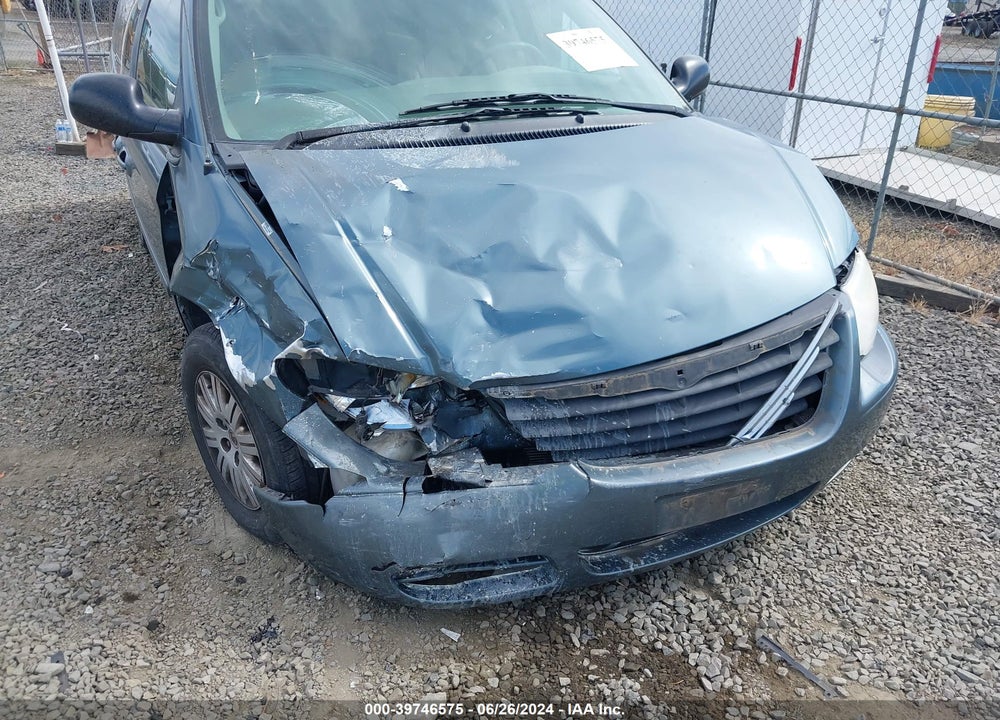2005 CHRYSLER TOWN & COUNTRY LX VIN: 2C4GP44R05R591549