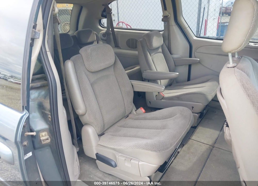 2005 CHRYSLER TOWN & COUNTRY LX VIN: 2C4GP44R05R591549