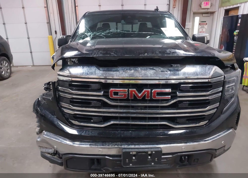 2022 GMC SIERRA 1500 4WD SHORT BOX SLT VIN: 3GTUUDED9NG636041