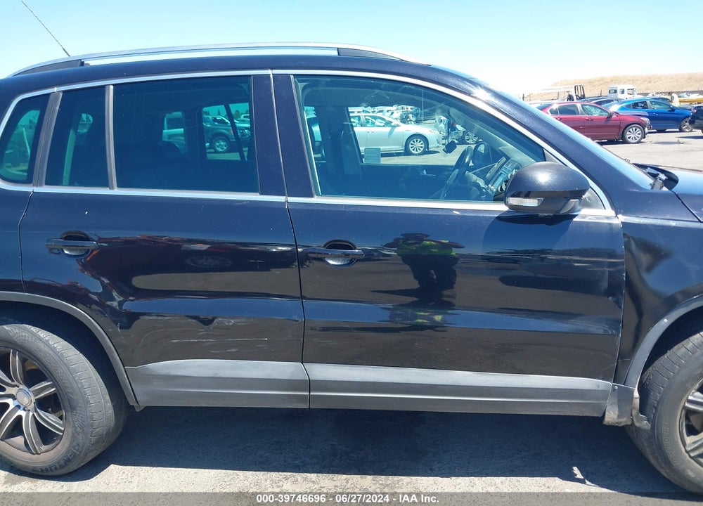 2011 VOLKSWAGEN TIGUAN SE VIN: WVGAV7AX8BW544266