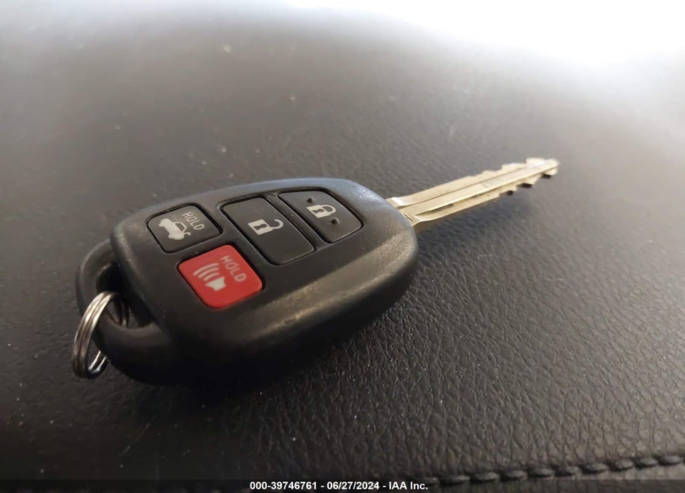 2018 TOYOTA COROLLA LE ECO VIN: 5YFBPRHEXJP757326