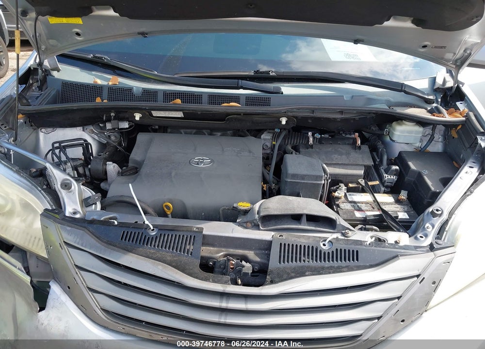 2012 TOYOTA SIENNA XLE V6 8 PASSENGER VIN: 5TDYK3DCXCS184318