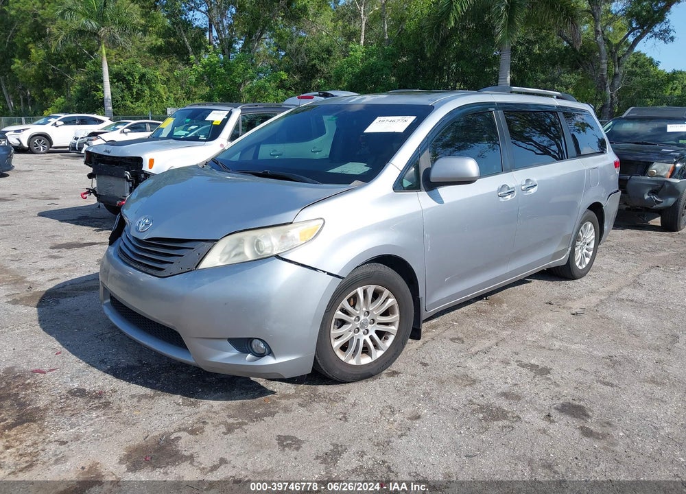 2012 TOYOTA SIENNA XLE V6 8 PASSENGER VIN: 5TDYK3DCXCS184318