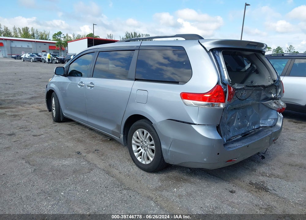 2012 TOYOTA SIENNA XLE V6 8 PASSENGER VIN: 5TDYK3DCXCS184318