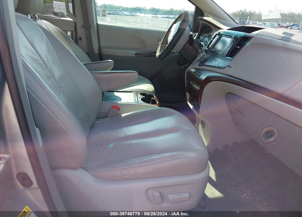 2012 TOYOTA SIENNA XLE V6 8 PASSENGER VIN: 5TDYK3DCXCS184318
