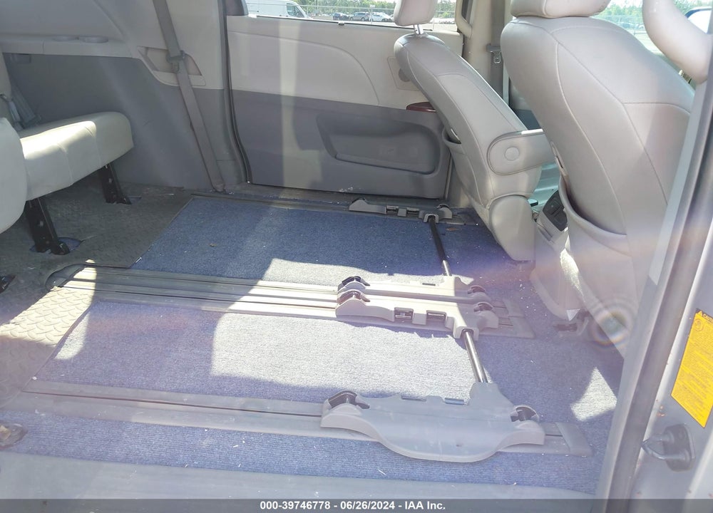 2012 TOYOTA SIENNA XLE V6 8 PASSENGER VIN: 5TDYK3DCXCS184318