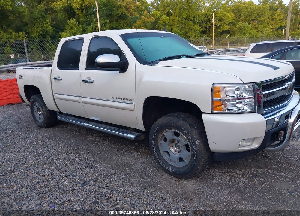 2011 CHEVROLET SILVERADO 1500 LT VIN: 3GCUKSE21BG338751