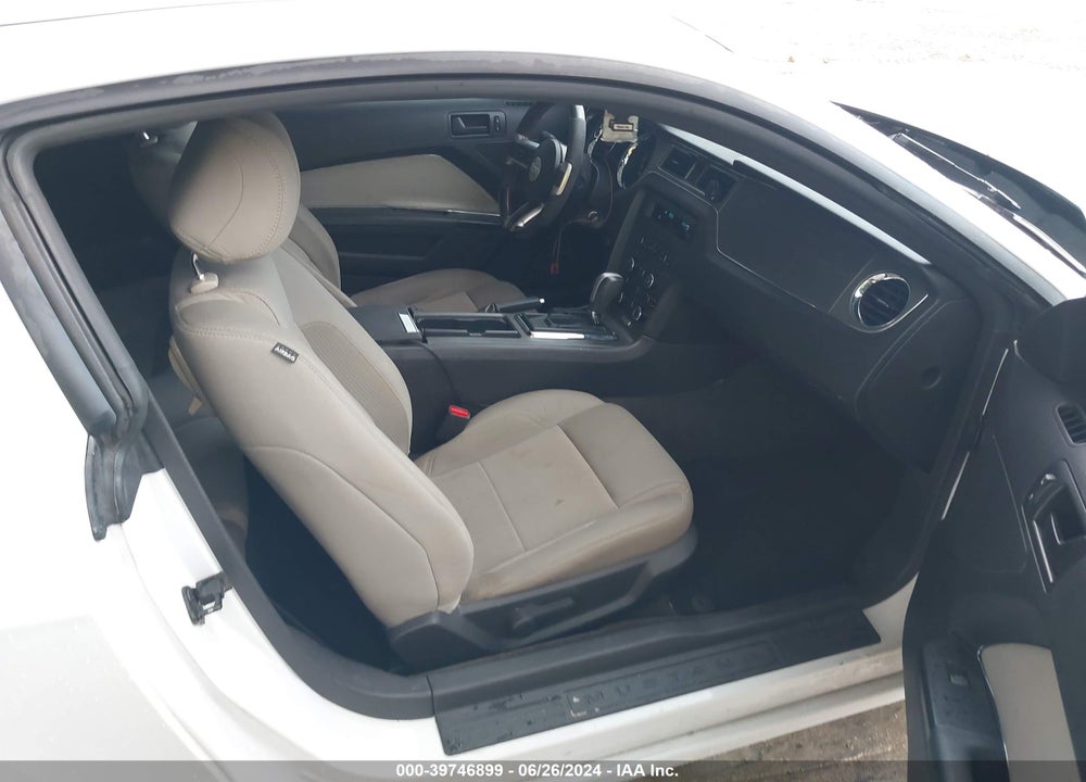 2014 FORD MUSTANG V6 VIN: 1ZVBP8AM2E5267846