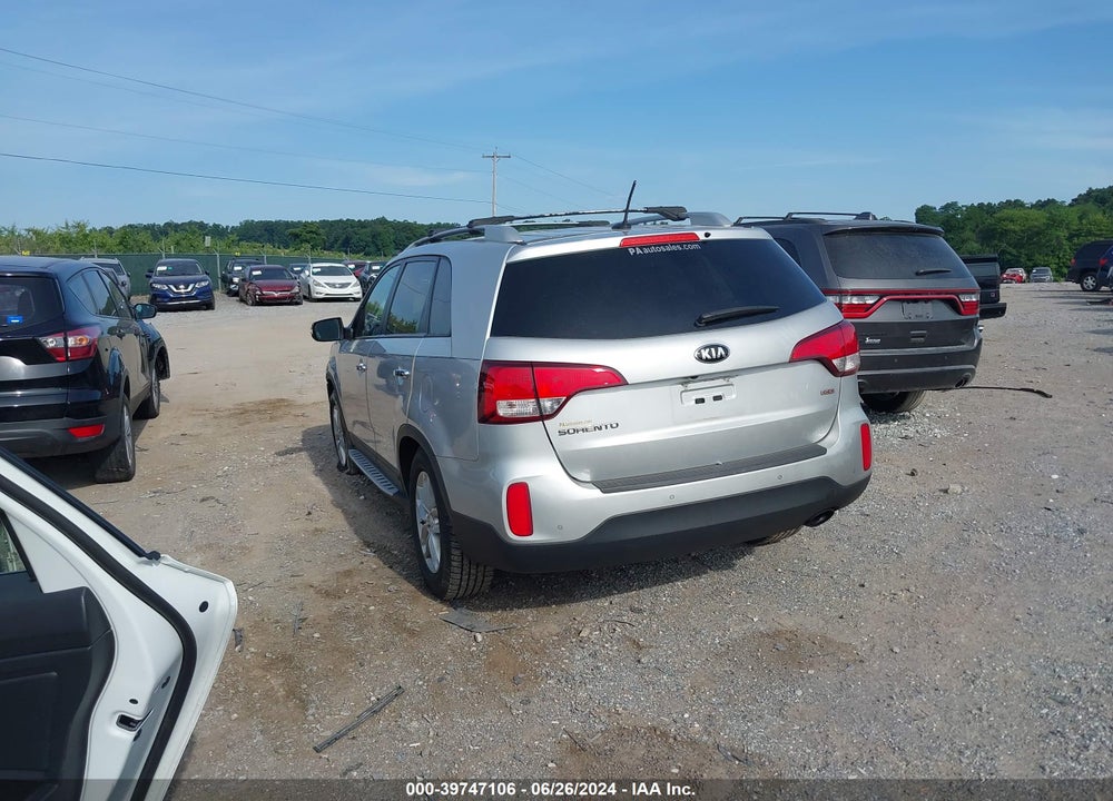 2015 KIA SORENTO LX VIN: 5XYKT3A60FG595634