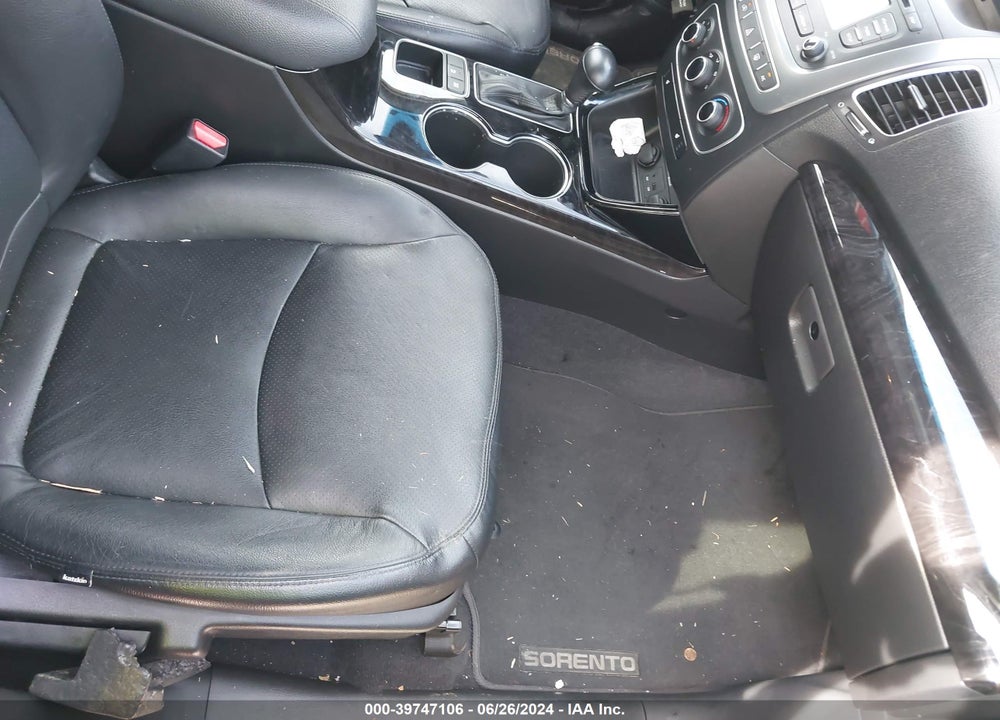 2015 KIA SORENTO LX VIN: 5XYKT3A60FG595634