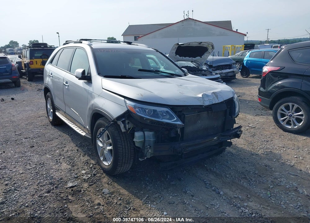 2015 KIA SORENTO LX VIN: 5XYKT3A60FG595634