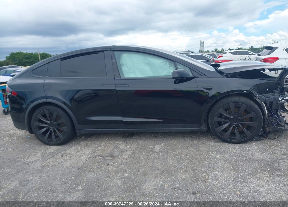 2022 TESLA MODEL X PLAID TRI MOTOR ALL-WHEEL DRIVE VIN: 7SAXCBE69NF330021
