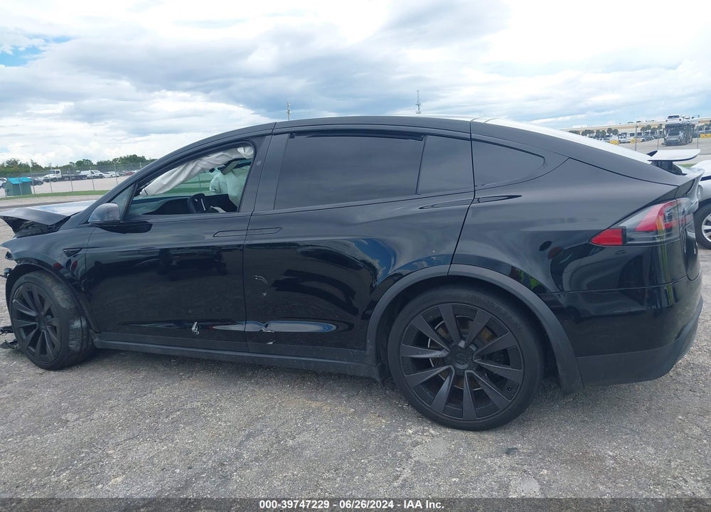 2022 TESLA MODEL X PLAID TRI MOTOR ALL-WHEEL DRIVE VIN: 7SAXCBE69NF330021