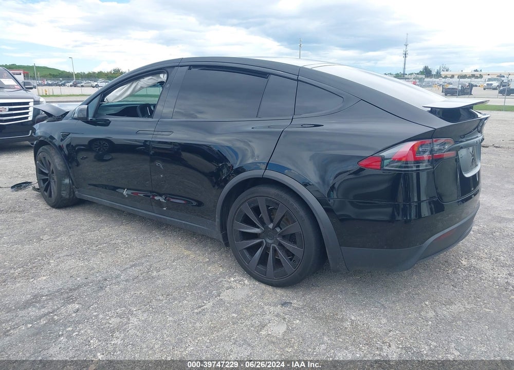 2022 TESLA MODEL X PLAID TRI MOTOR ALL-WHEEL DRIVE VIN: 7SAXCBE69NF330021