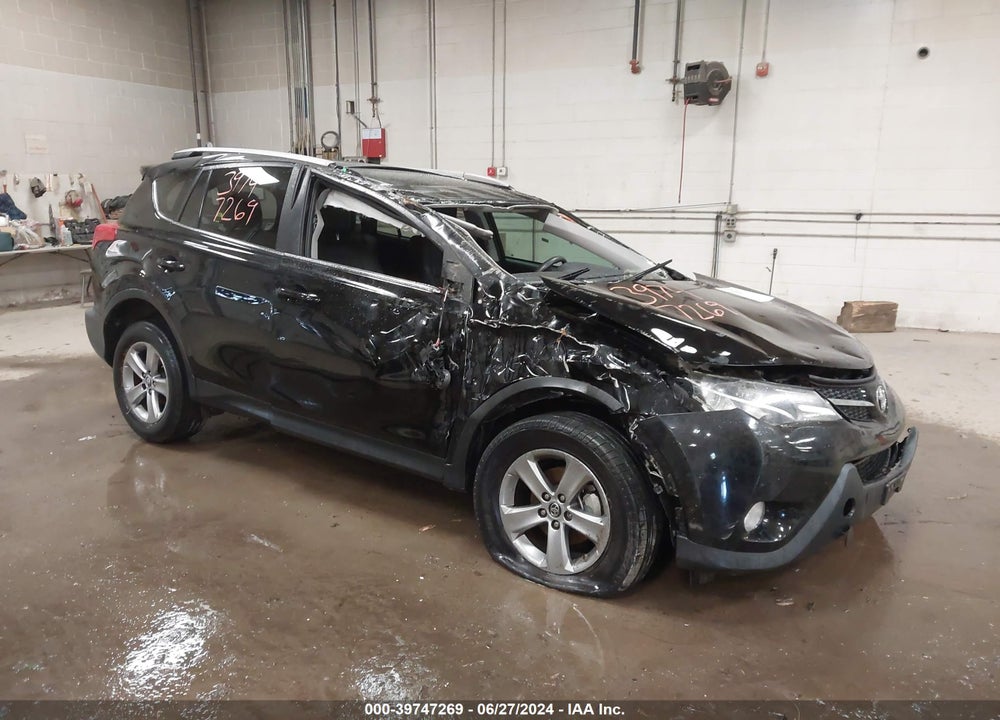 2015 TOYOTA RAV4 XLE VIN: 2T3WFREV2FW150424