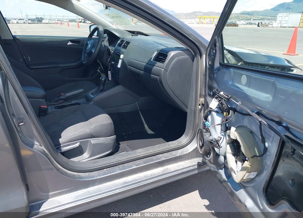 2014 VOLKSWAGEN JETTA 2.0L S VIN: 3VW2K7AJ1EM313613