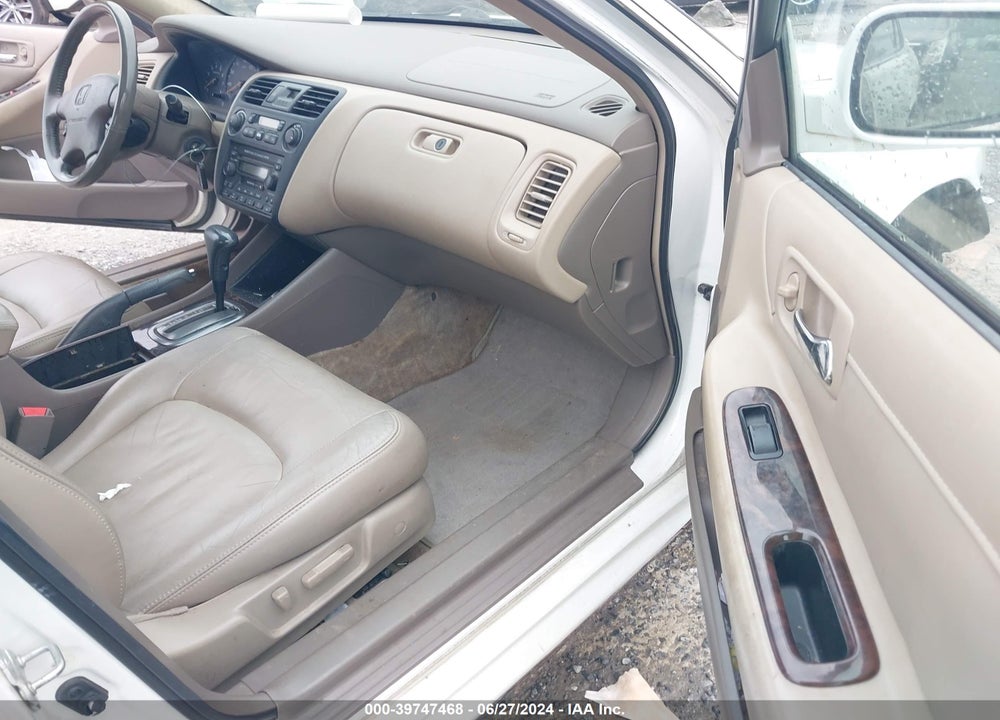 2002 HONDA ACCORD 3.0 EX VIN: 1HGCG16592A008694