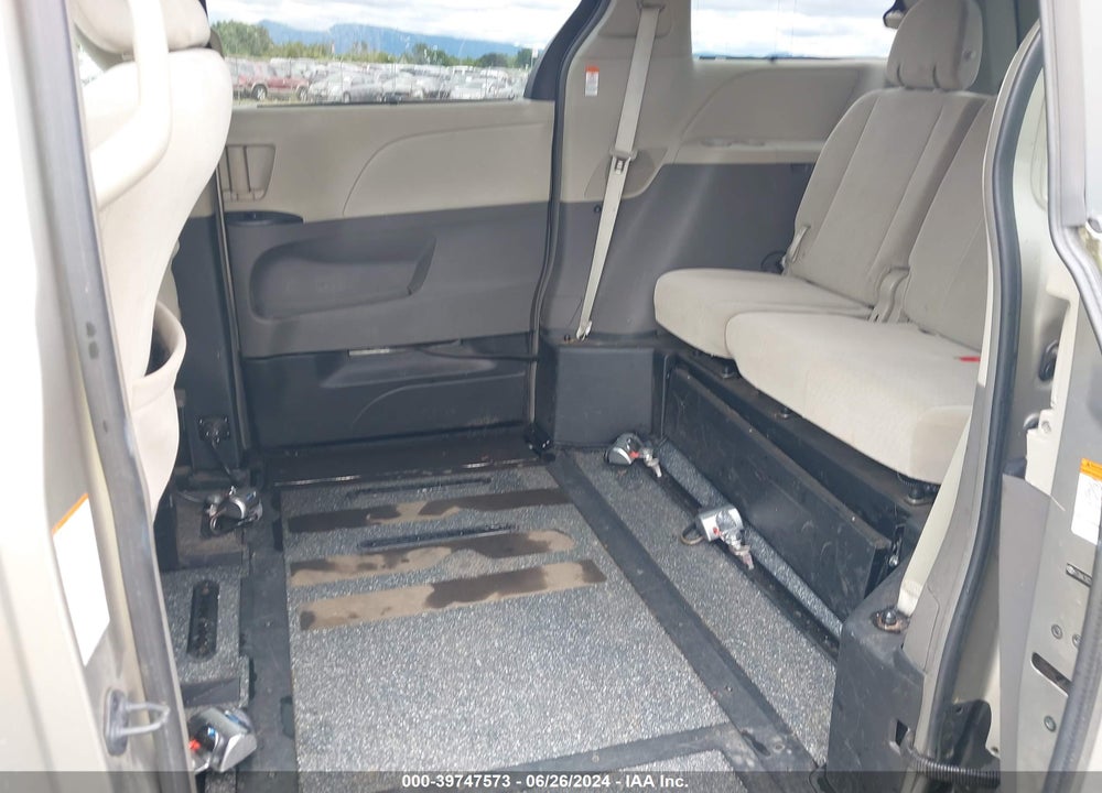 2015 TOYOTA SIENNA LE 8 PASSENGER VIN: 5TDKK3DCXFS574488