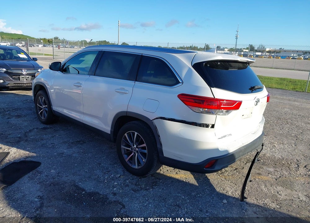 2019 TOYOTA HIGHLANDER XLE VIN: 5TDKZRFH1KS565227