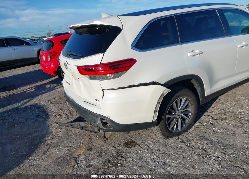 2019 TOYOTA HIGHLANDER XLE VIN: 5TDKZRFH1KS565227
