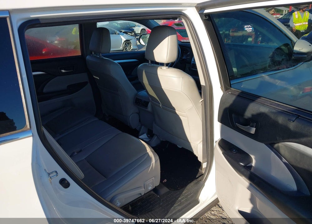 2019 TOYOTA HIGHLANDER XLE VIN: 5TDKZRFH1KS565227