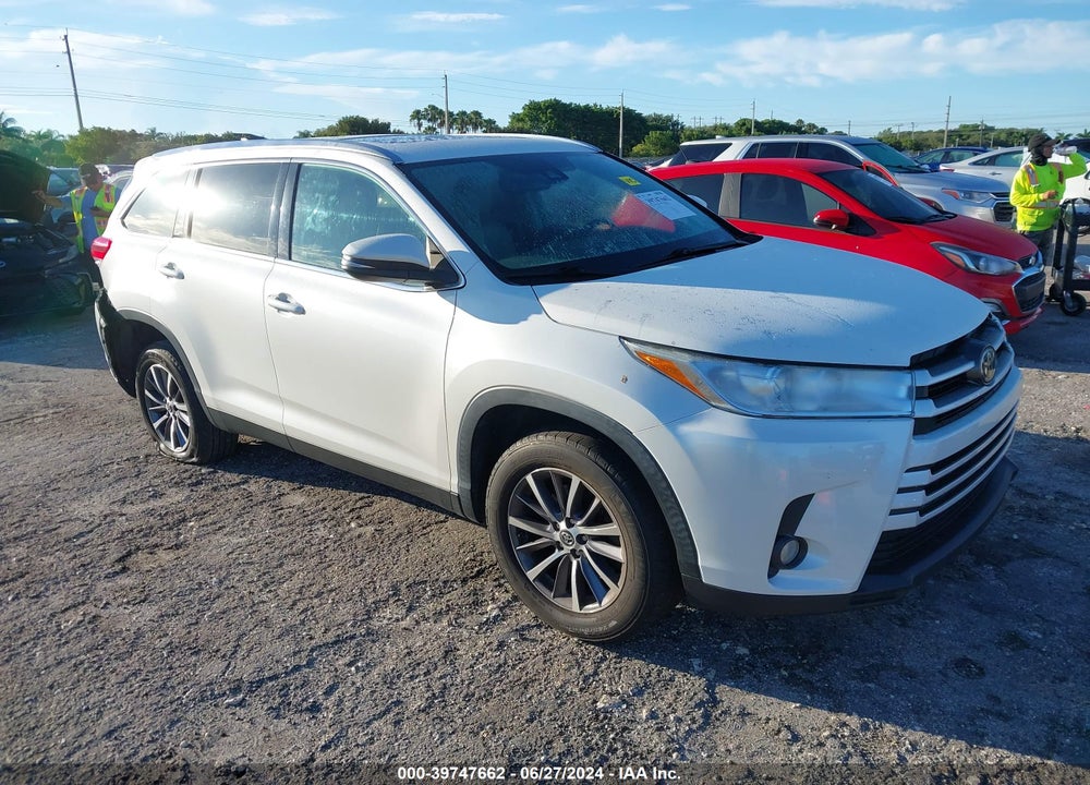 2019 TOYOTA HIGHLANDER XLE VIN: 5TDKZRFH1KS565227