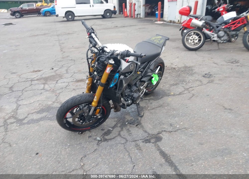 2015 YAMAHA FZ09 VIN: JYARN33E6FA006255