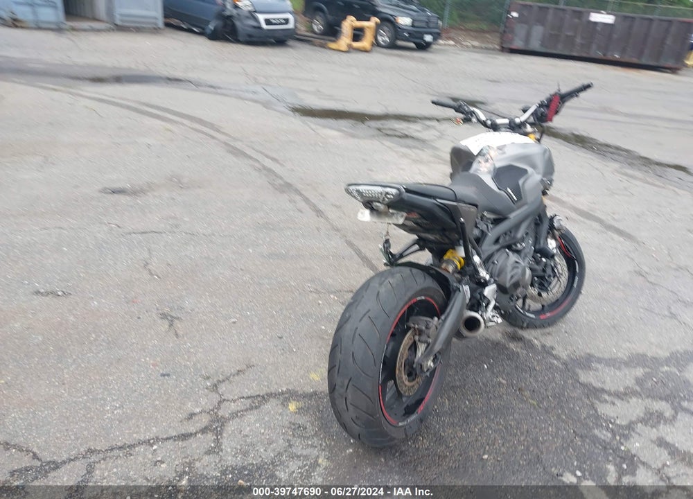 2015 YAMAHA FZ09 VIN: JYARN33E6FA006255