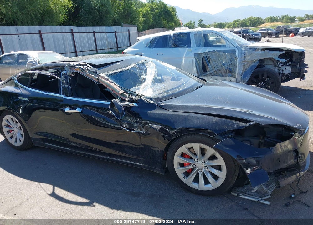 2016 TESLA MODEL S VIN: 5YJSA1E43GF160957