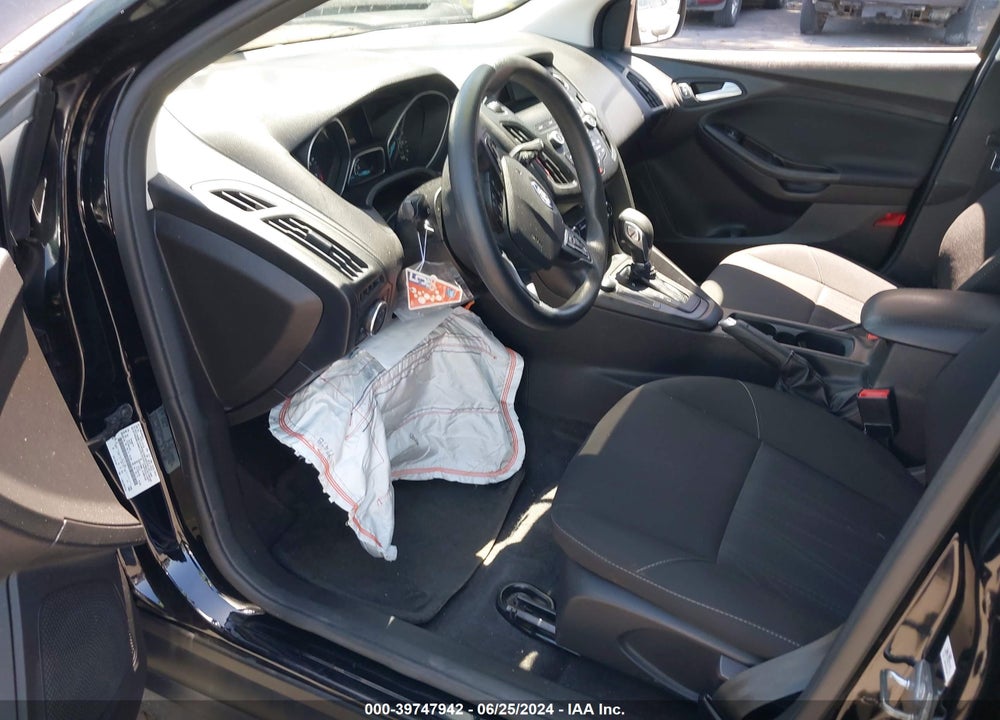 2018 FORD FOCUS SE VIN: 1FADP3K22JL236670