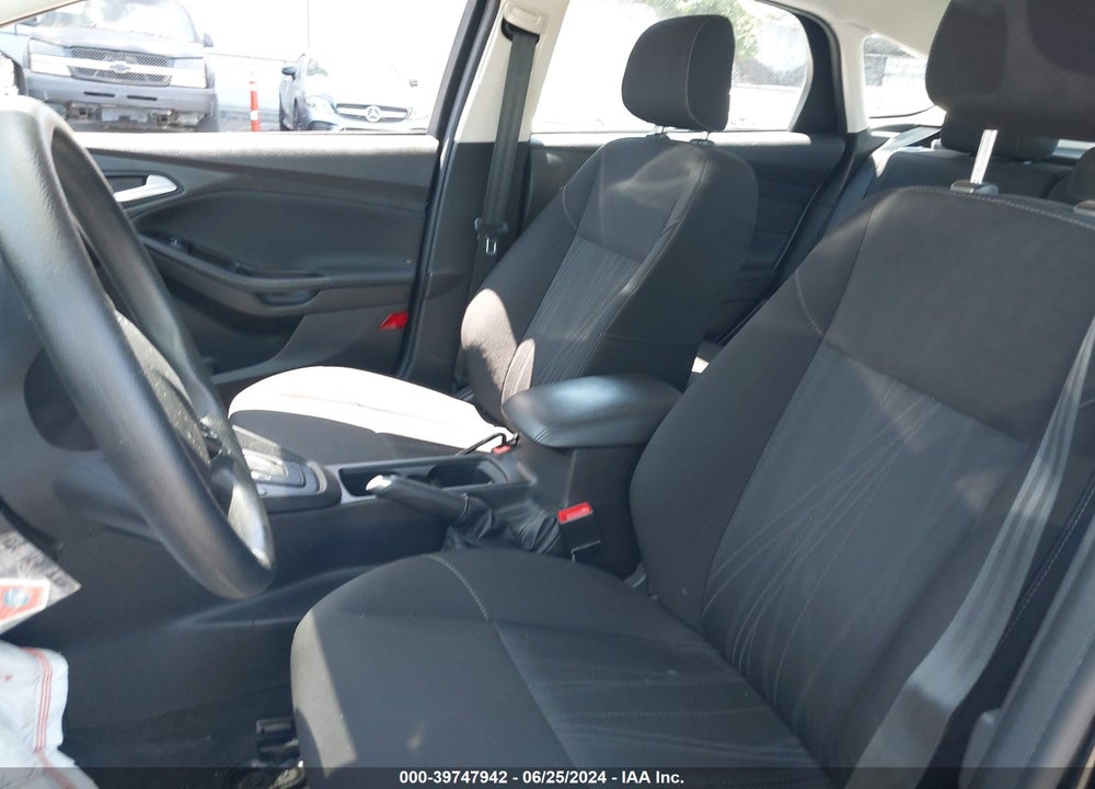 2018 FORD FOCUS SE VIN: 1FADP3K22JL236670