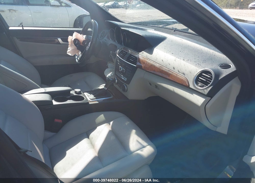 2012 MERCEDES-BENZ C 250 LUXURY/SPORT VIN: WDDGF4HBXCR220665