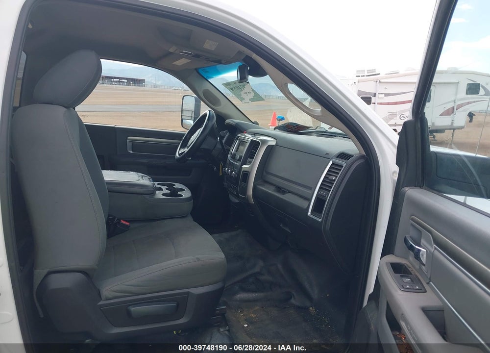 2015 RAM 5500 CHASSIS TRADESMAN/SLT VIN: 3C7WRNDL9FG594676