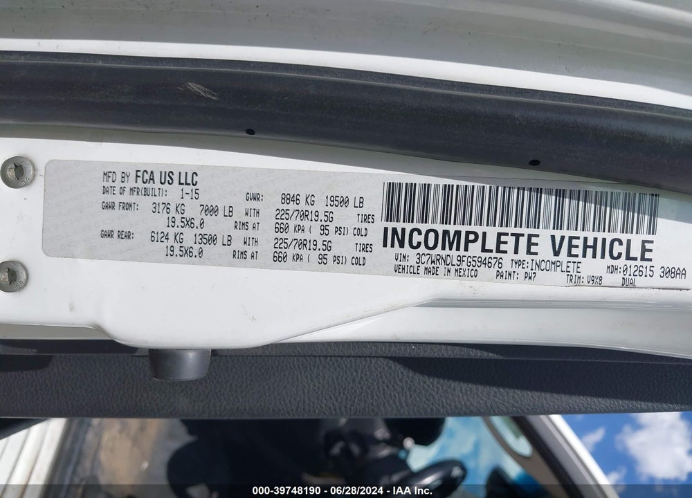2015 RAM 5500 CHASSIS TRADESMAN/SLT VIN: 3C7WRNDL9FG594676