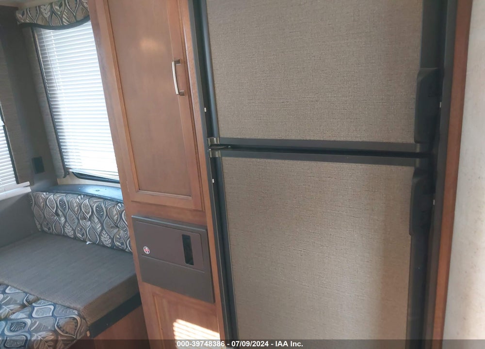 2015 KEYSTONE SUMMERLAND M-2020QB VIN: 4YDT20224F3150395