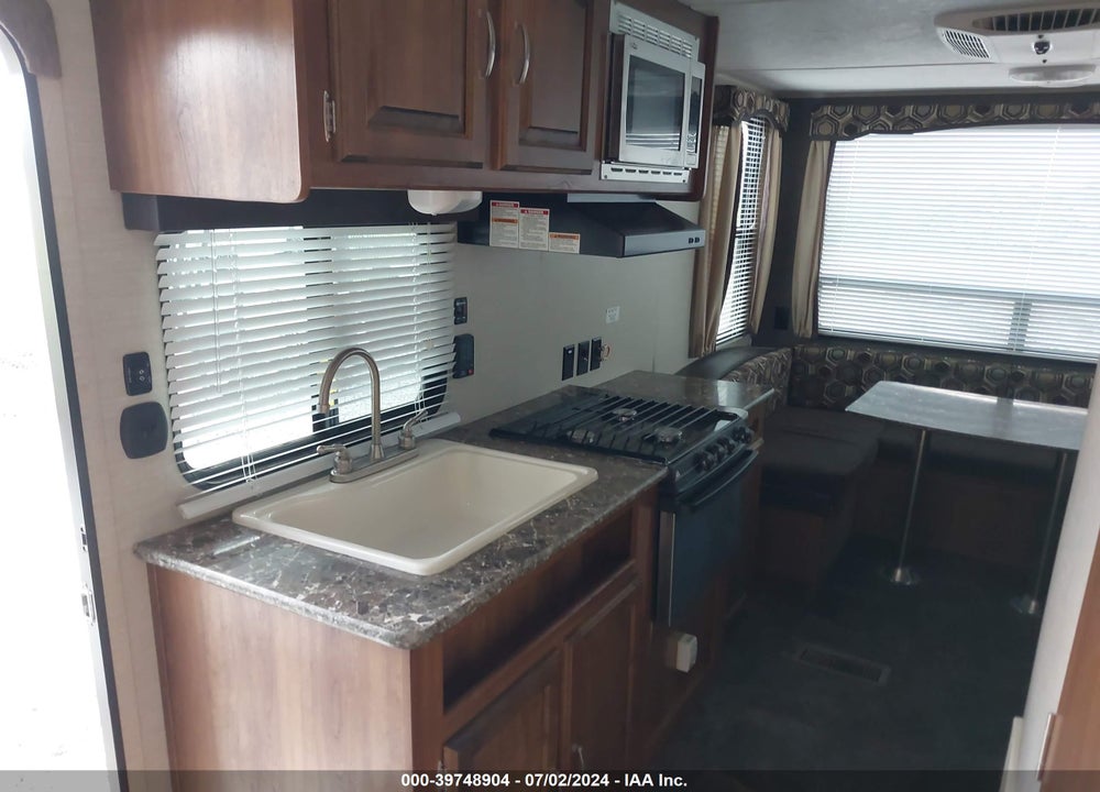 2016 KEYSTONE SUMMERLAND SM2020 VIN: 4YDT20224G3150897