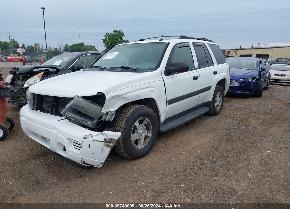 2005 CHEVROLET TRAILBLAZER LS VIN: 1GNDT13S352318869