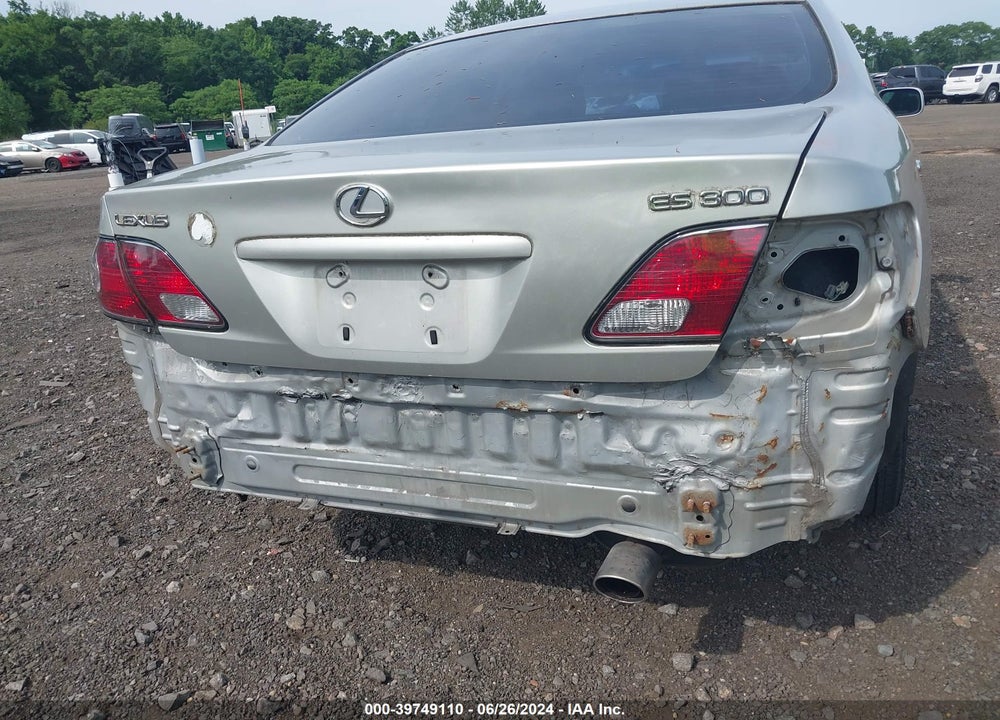 2002 LEXUS ES 300 VIN: JTHBF30G525022134