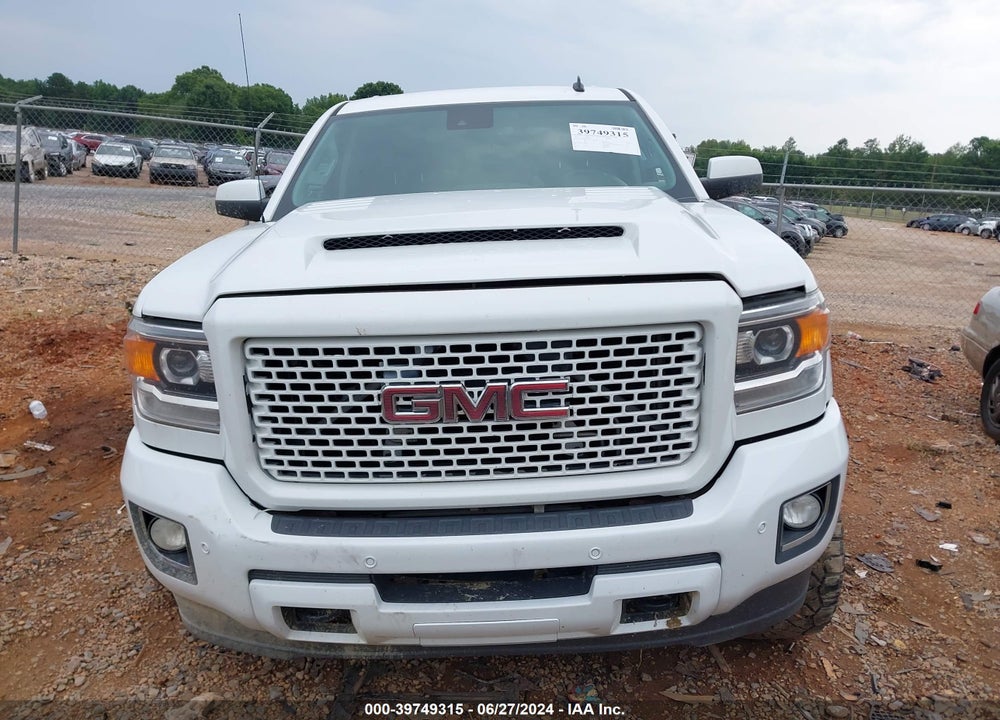 2015 GMC SIERRA 2500HD DENALI VIN: 1GT120E81FF176106