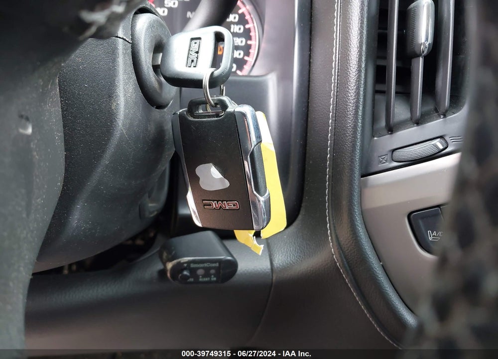 2015 GMC SIERRA 2500HD DENALI VIN: 1GT120E81FF176106