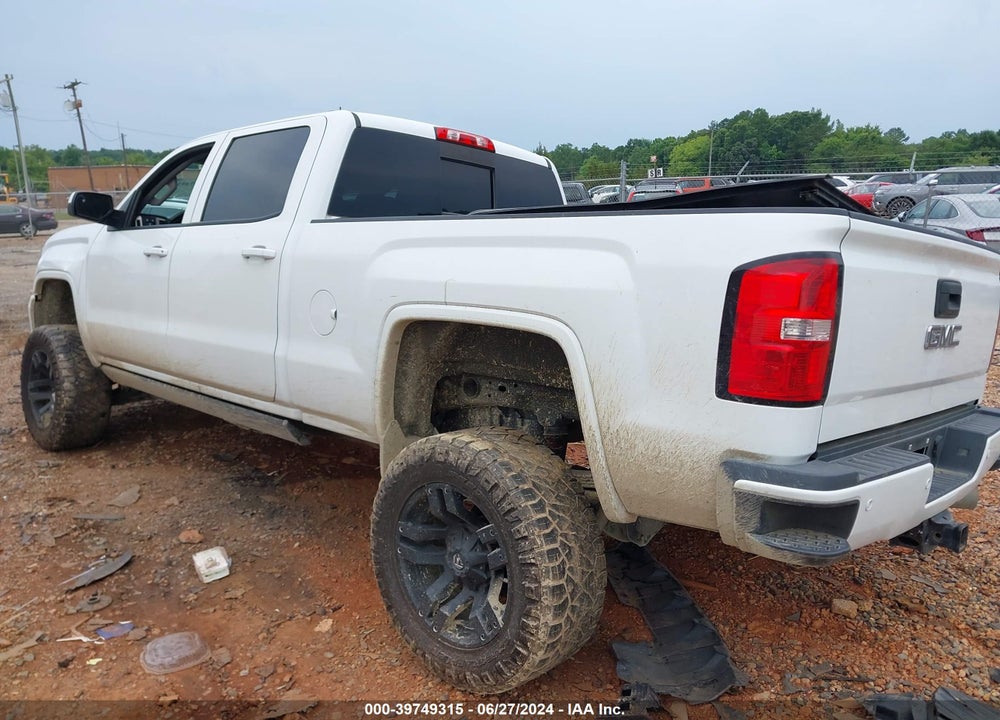 2015 GMC SIERRA 2500HD DENALI VIN: 1GT120E81FF176106
