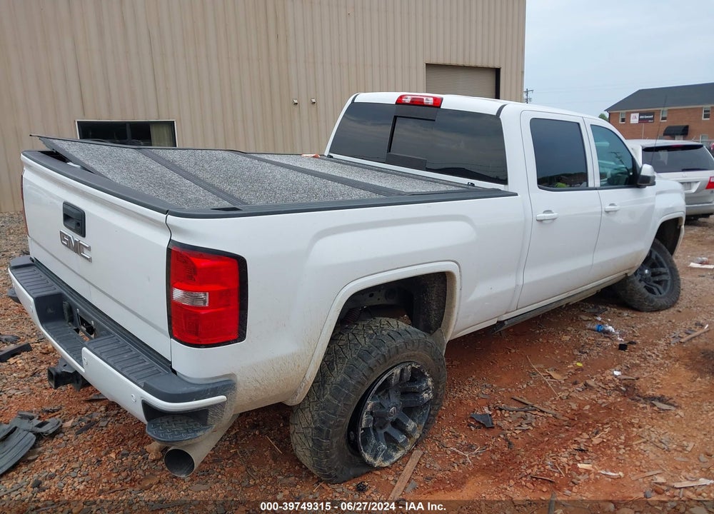 2015 GMC SIERRA 2500HD DENALI VIN: 1GT120E81FF176106