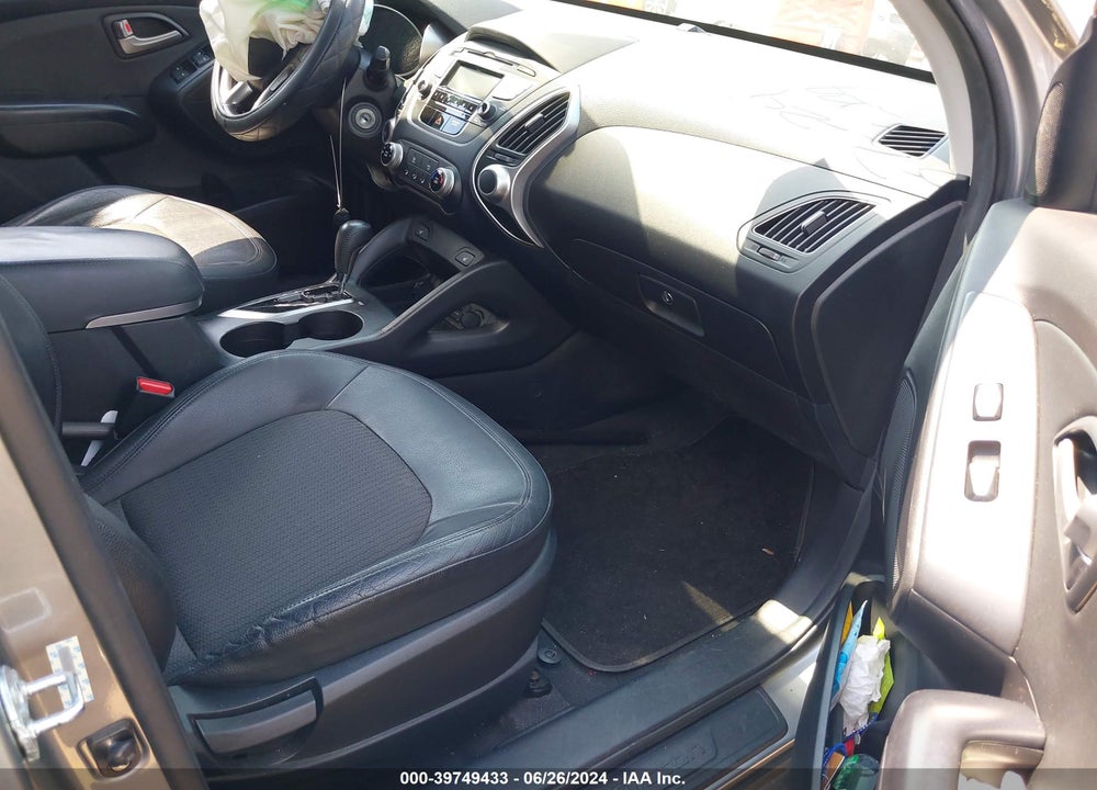 2011 HYUNDAI TUCSON GLS VIN: KM8JUCAC8BU261676