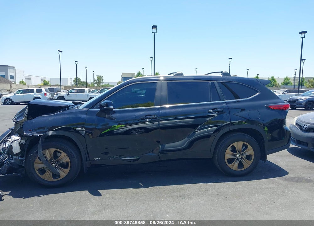 2023 TOYOTA HIGHLANDER HYBRID XLE BRONZE VIN: 5TDABRCH5PS135695