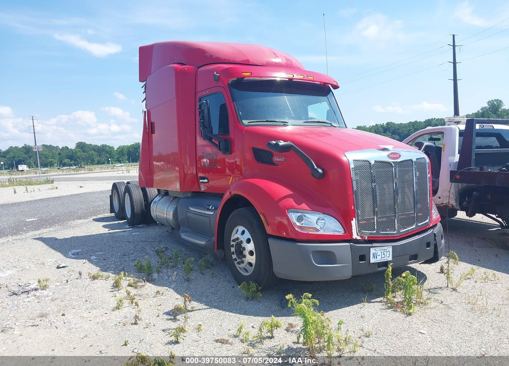 2015 PETERBILT 579 VIN: 1XPBDP9X8FD255114