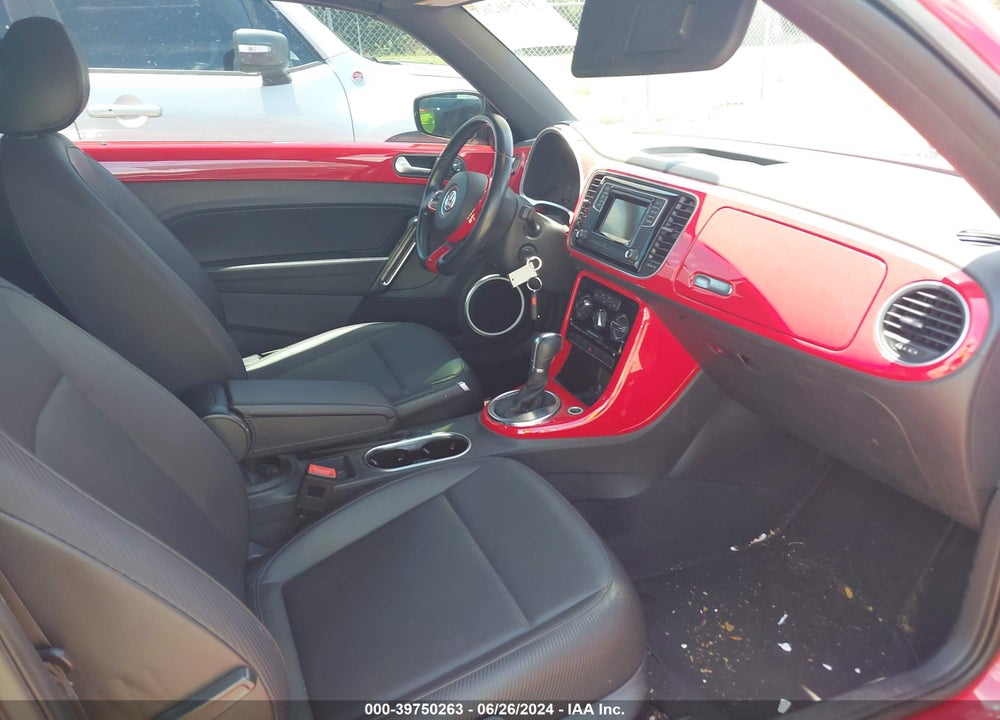 2018 VOLKSWAGEN BEETLE VIN: 3VW5DAAT5JM517654